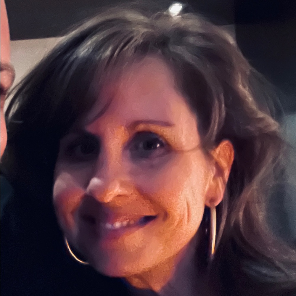 Hi there! I’m excited to be new to Poshing.